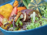 ​Podzimní salát z čočky, černého kořenu a hub